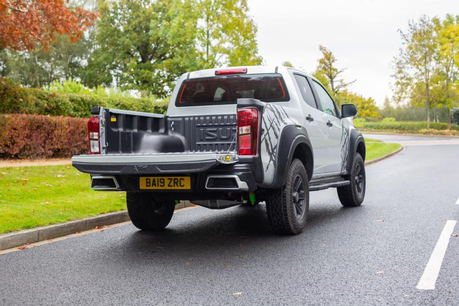  Isuzu D-Max XTR 2019 года  (UK) (фото 23 из 40)